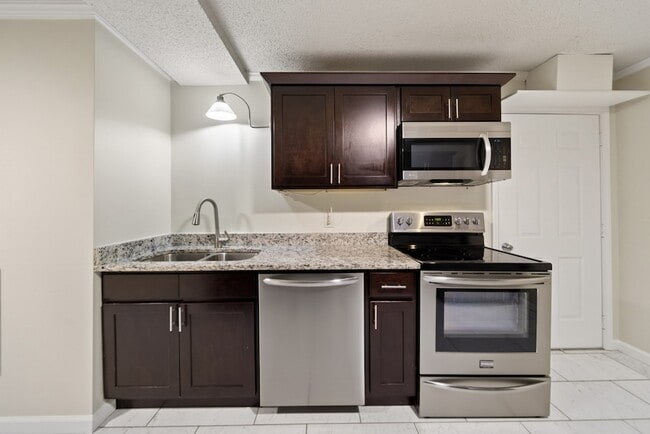 Building Photo - 235 Savely Dr