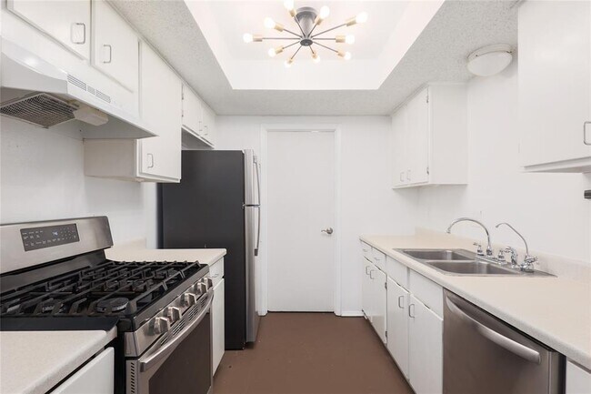 Building Photo - 6903 Skynook Dr