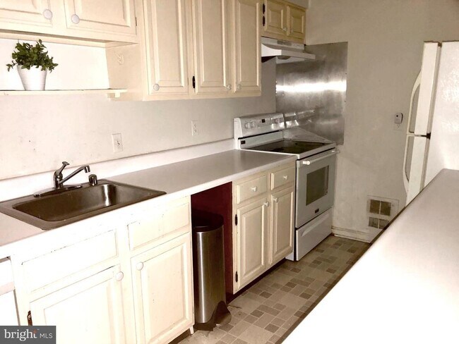 Building Photo - 900 24th St NW