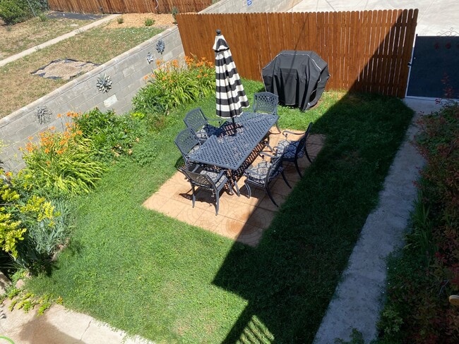 Building Photo - 444 E Montezuma Ave