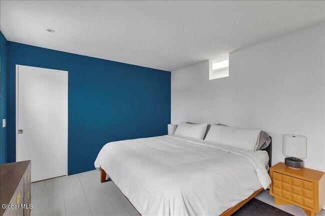 Building Photo - 18 Granite St