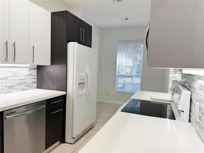 Building Photo - 10235 Panama St