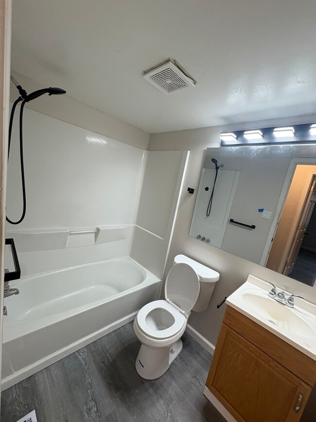 Building Photo - 813 S Grosvenor Ct