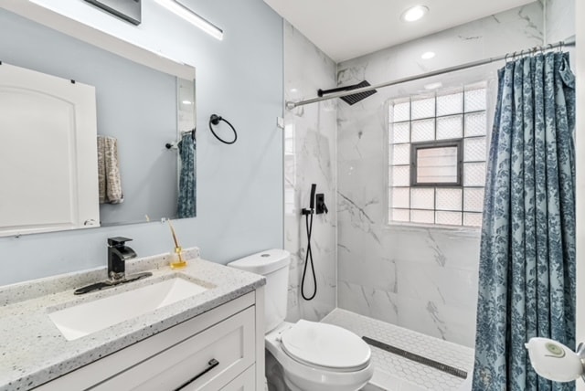 Building Photo - Luna