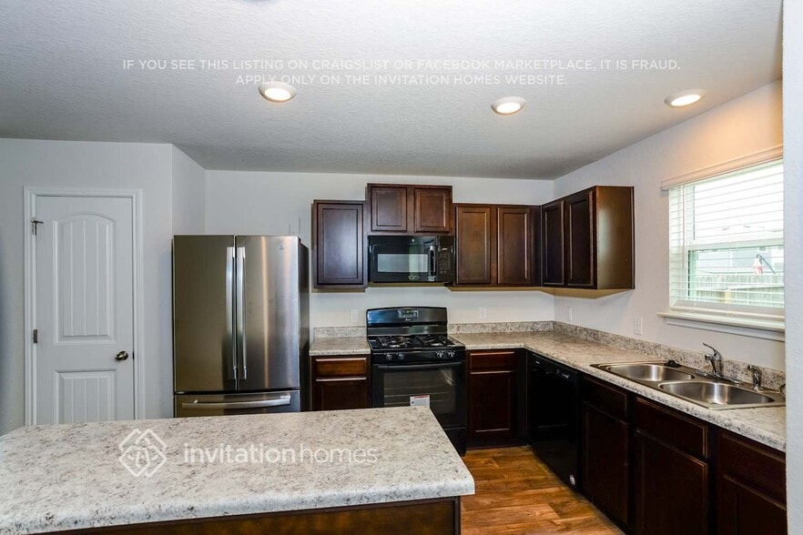 Building Photo - 9807 Spotted Rose