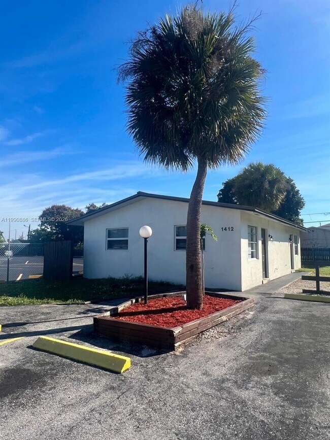 Building Photo - 1412 SW 41st Ave