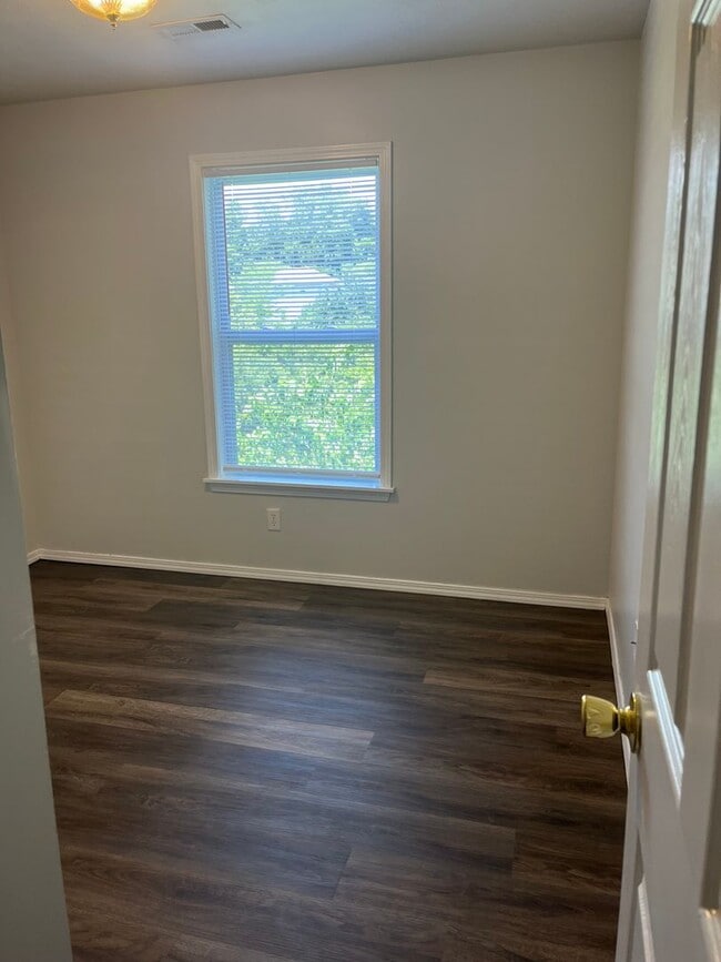 Building Photo - 1207 Westwood Dr