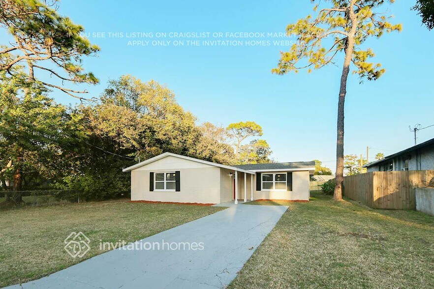 Primary Photo - 15740 Sea Pines Dr