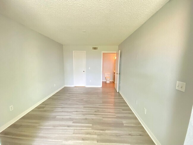 Building Photo - 5701 Gatlin Ave