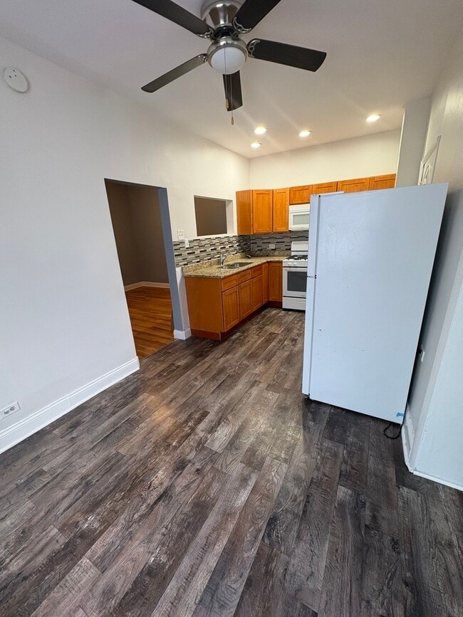 Building Photo - 4147 W Arthington St