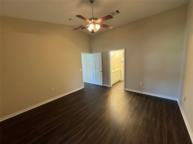 Building Photo - 545 Golfview Ct