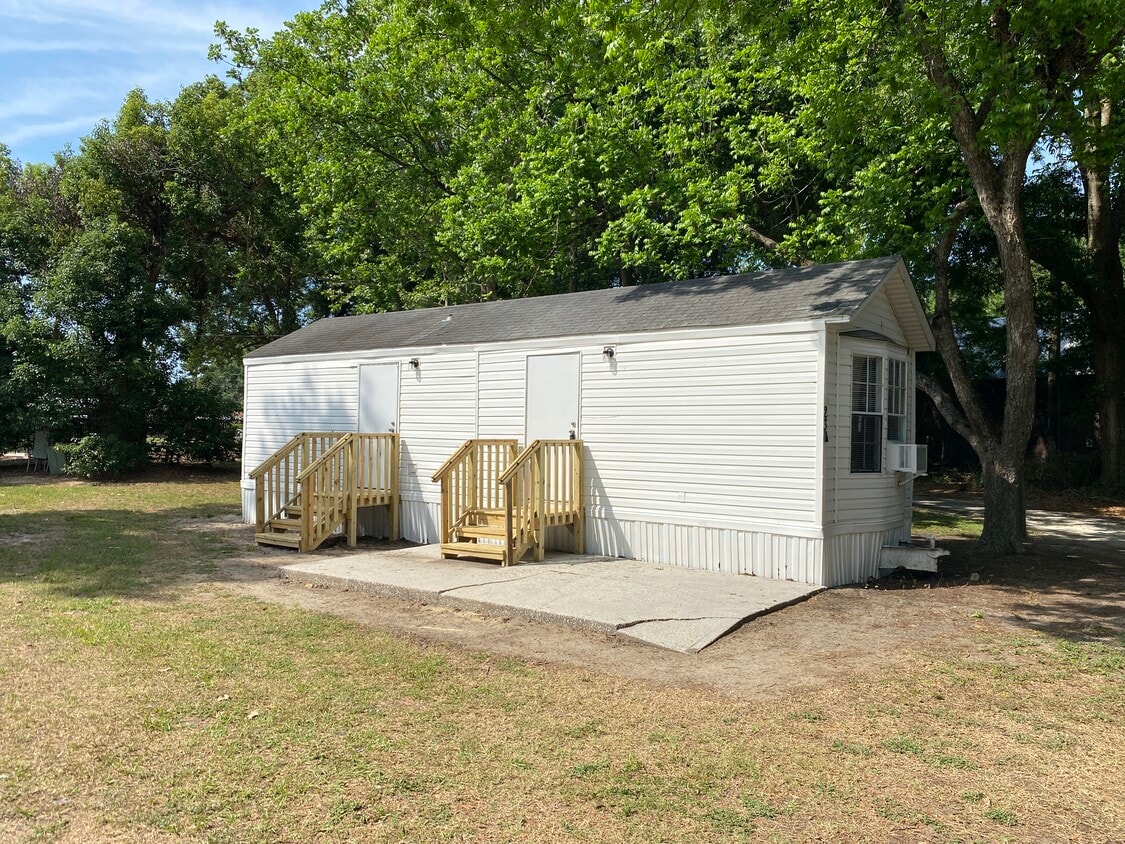 Building Photo - 9588 NE Jacksonville Rd