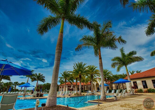 Building Photo - Seasonal Short-Term Sought after Sarasota National (Social Membership) with resort like Amenities!