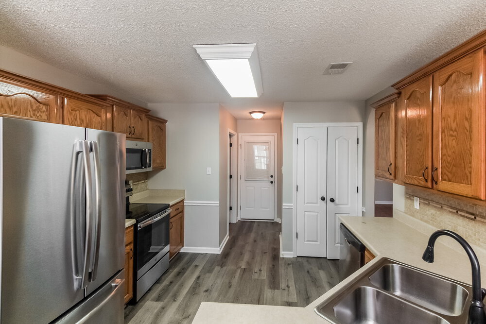 Building Photo - 13106 Sandbourne S