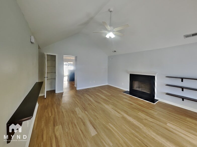 Building Photo - 3400 Fatima Ct