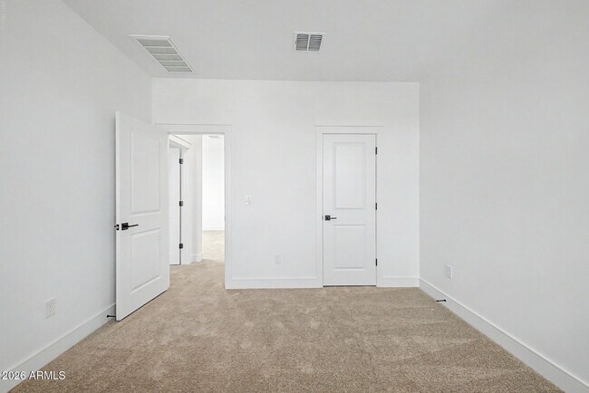 Building Photo - 1131 E Yellowstone Pl