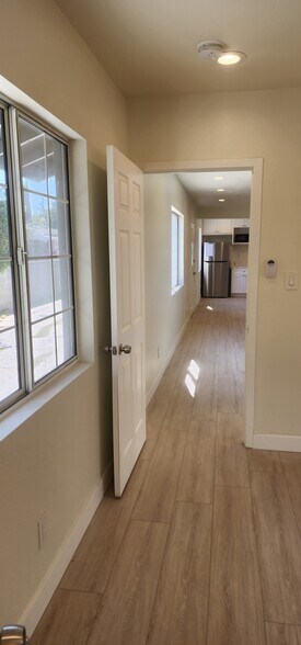 Building Photo - 950 N Kingsley Dr