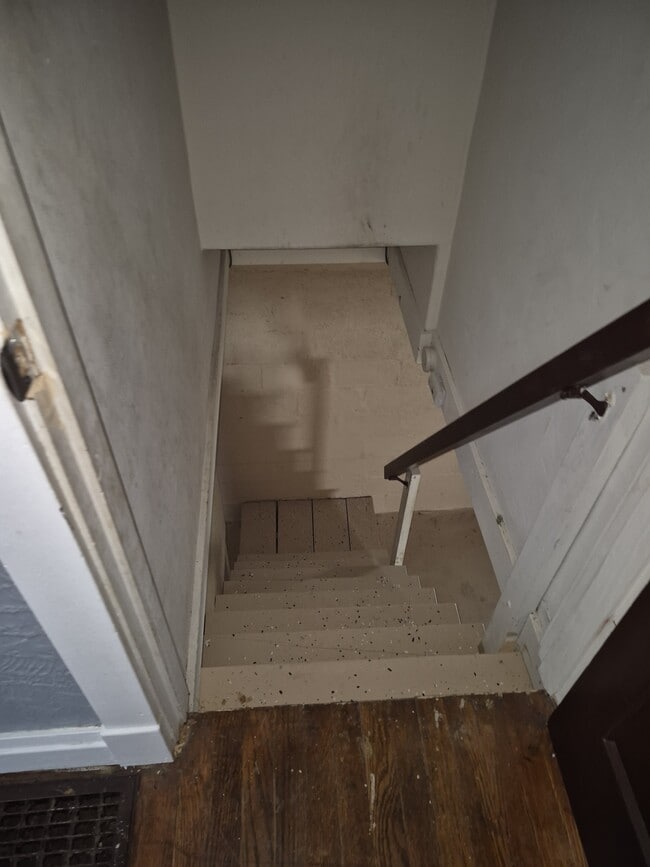 Building Photo - 429 Shirley Ave