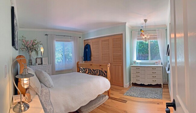 Building Photo - Beautiful 3 Bedroom, 2 Bathroom Remodeled ...