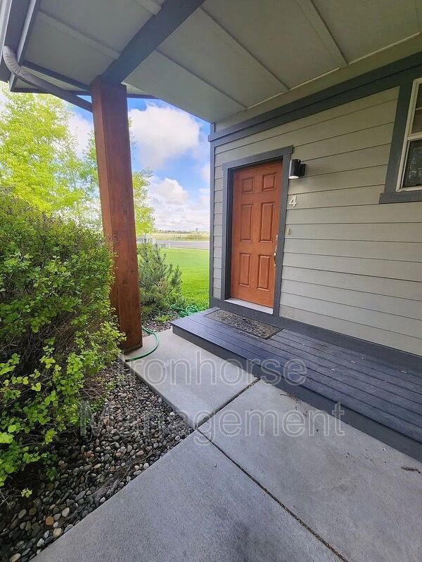 Building Photo - 2685 Typha Court