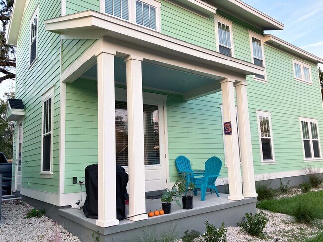 Building Photo - Porter's Parkside - 4 Bedroom, 4 Bathroom ...