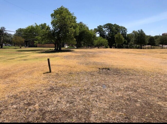 Building Photo - 2036 Redwing Way
