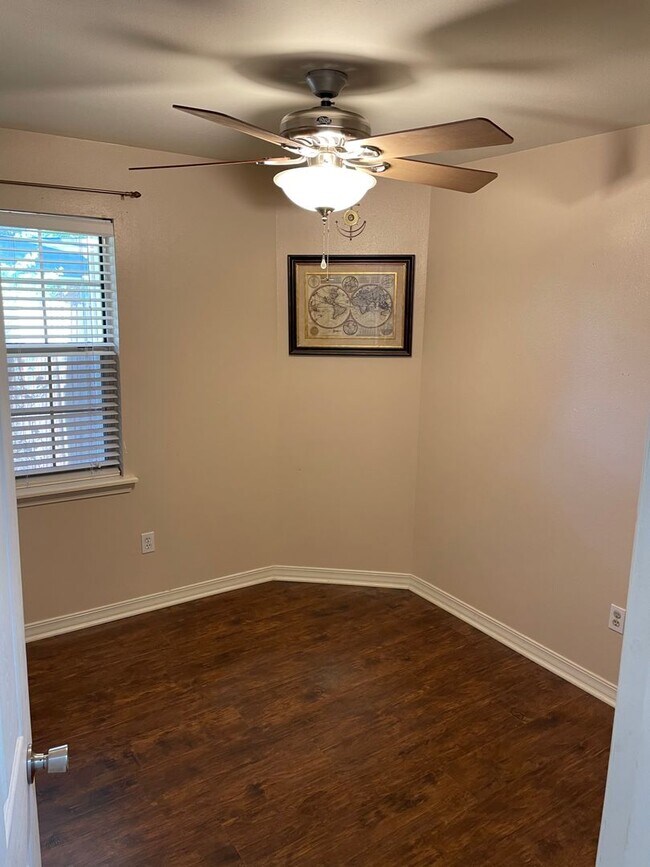 Building Photo - 1336 Pecan Square