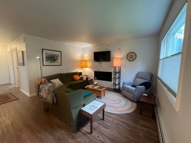 Building Photo - 3 Bed 2 Bath Fully Furnished Unit in Fairbanks- SORRY, NO PETS!