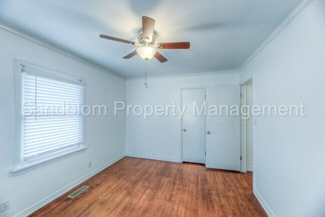Building Photo - FOR LEASE | Brookside | $1300 Rent + $1300...