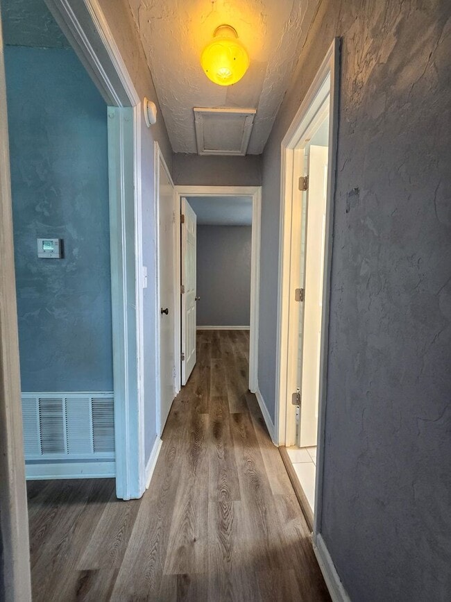 Building Photo - Cute 2 or 3 bedroom 1 bath near OBU