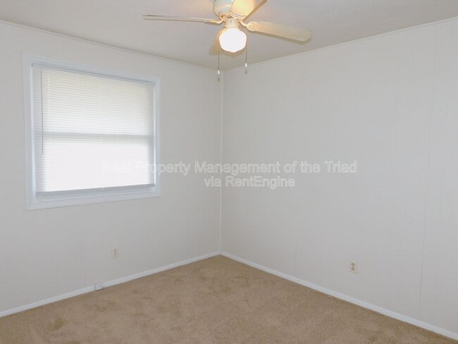 Building Photo - 2300 Willow Rd