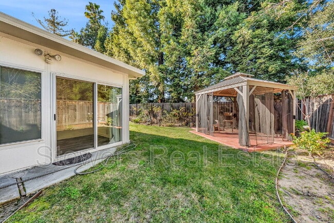 Building Photo - 40232 San Sebastian Pl