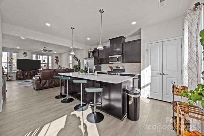 Building Photo - 2665 Grantham Place Dr