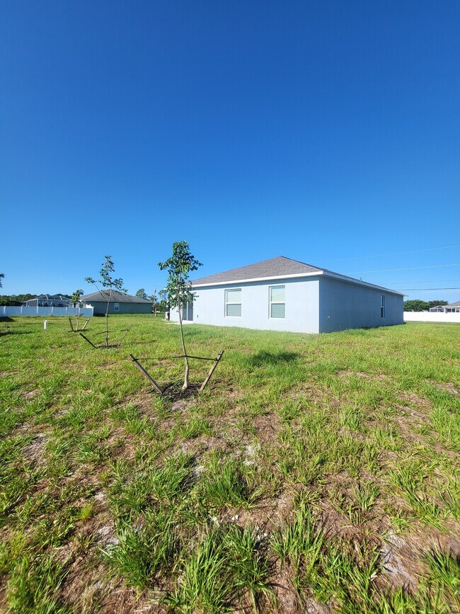 Building Photo - 3609 W Gator Cir