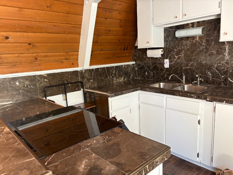 Building Photo - 16601 Aleutian Dr
