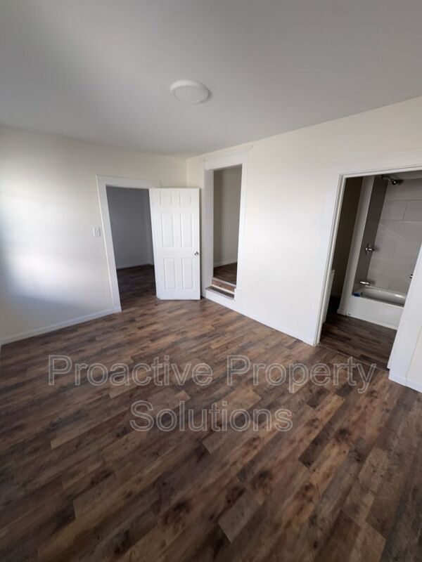Building Photo - 221 Dunmore St