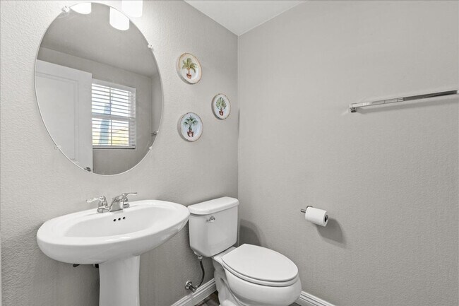 Building Photo - Spacious, Modern, Fully Furnished 3 Bedroom Home in Inspirada