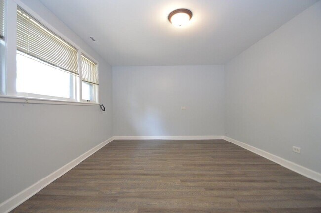 Building Photo - 651 S Stuart Ln