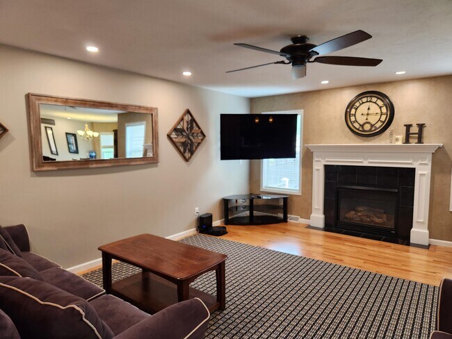 Building Photo - 8355 Nates Ln