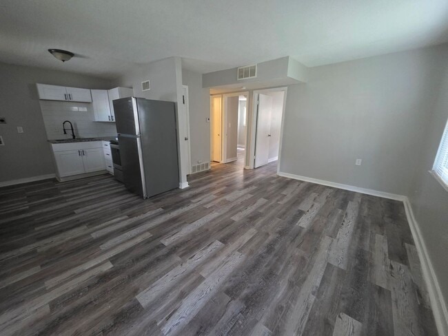 Building Photo - Coming Soon: Charming & Light-Filled 2-Bedroom Duplex!