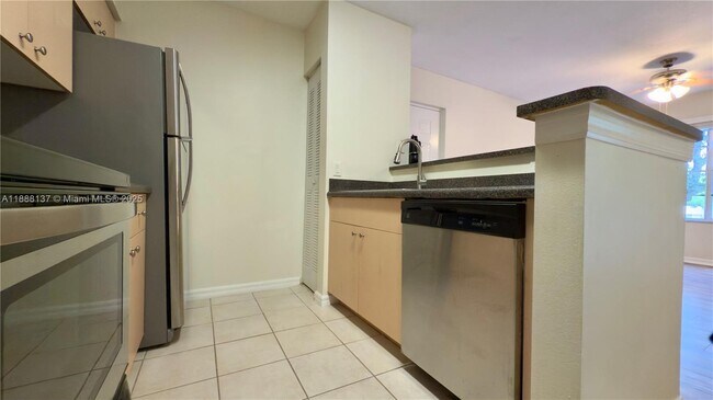 Building Photo - 4220 San Marino Blvd