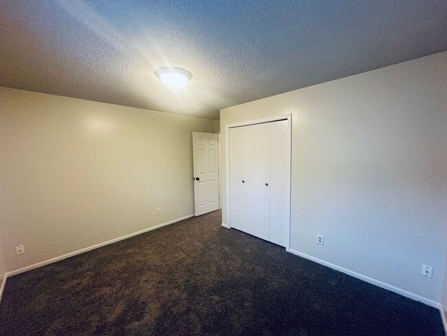 Building Photo - Beautiful 3-Bedroom Single Family Home wit...