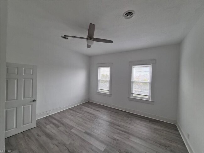 Building Photo - 351 51st St