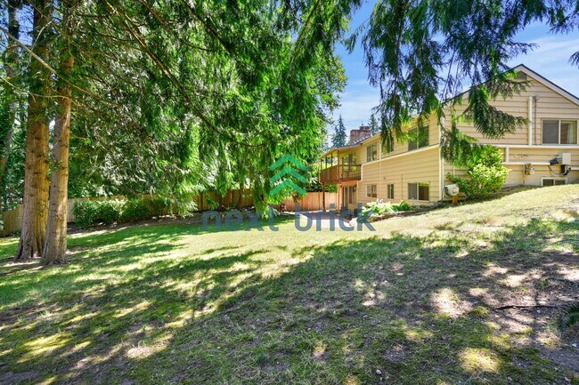 Building Photo - Expansive 4-Bedroom Sammamish Residence w/ Private Guest Suite & Included internet and landscaping.