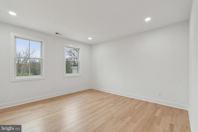 Building Photo - 35 Sycamore Pl