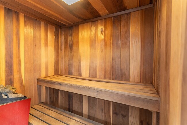 Building Photo - 144 Marble St