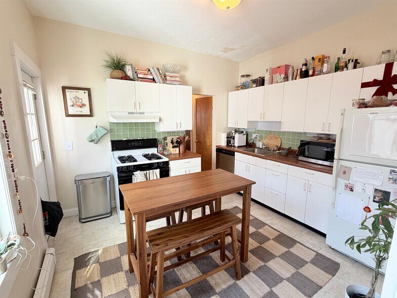 Building Photo - 60 Sacramento St