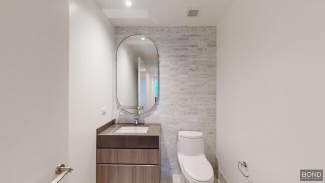 Building Photo - 400 W 61st St