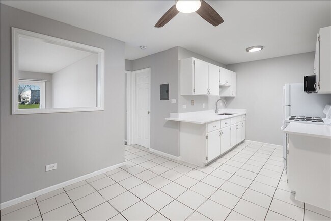 Building Photo - 5740 East Ave