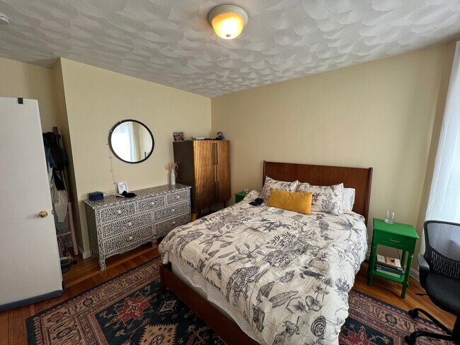 Building Photo - 225 Holland St